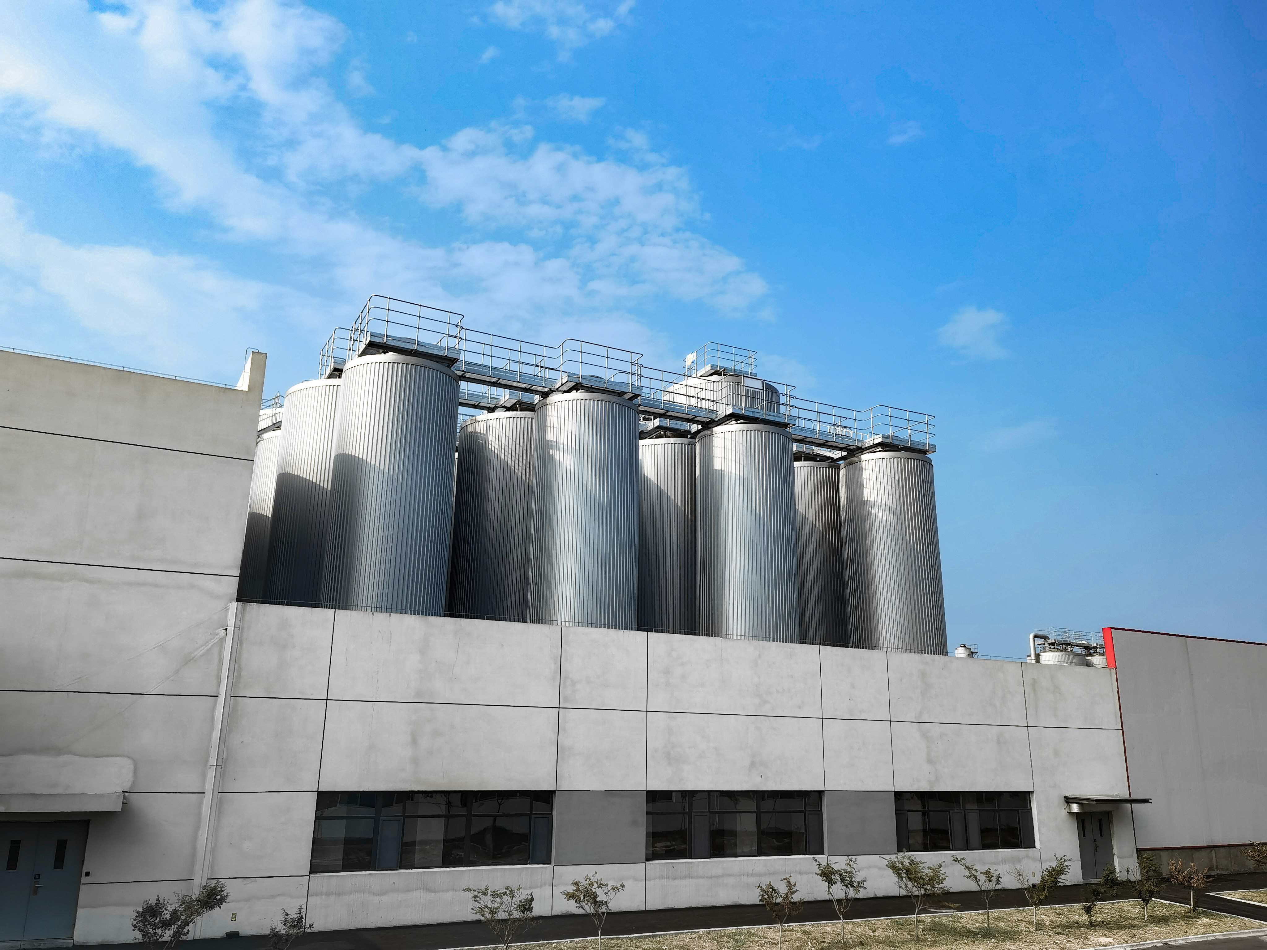 購(gòu)買精釀啤酒設(shè)備時(shí)應(yīng)該注意什么？