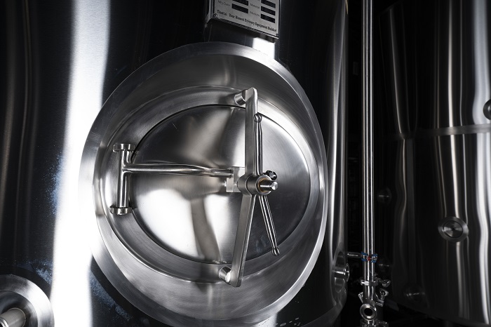 錐形發酵罐的溫度控制如何影響啤酒的發酵周期和風味？